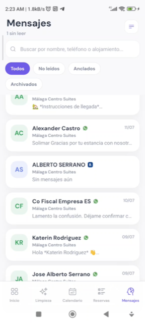 Bandeja de mensajes con el agente IA en la app